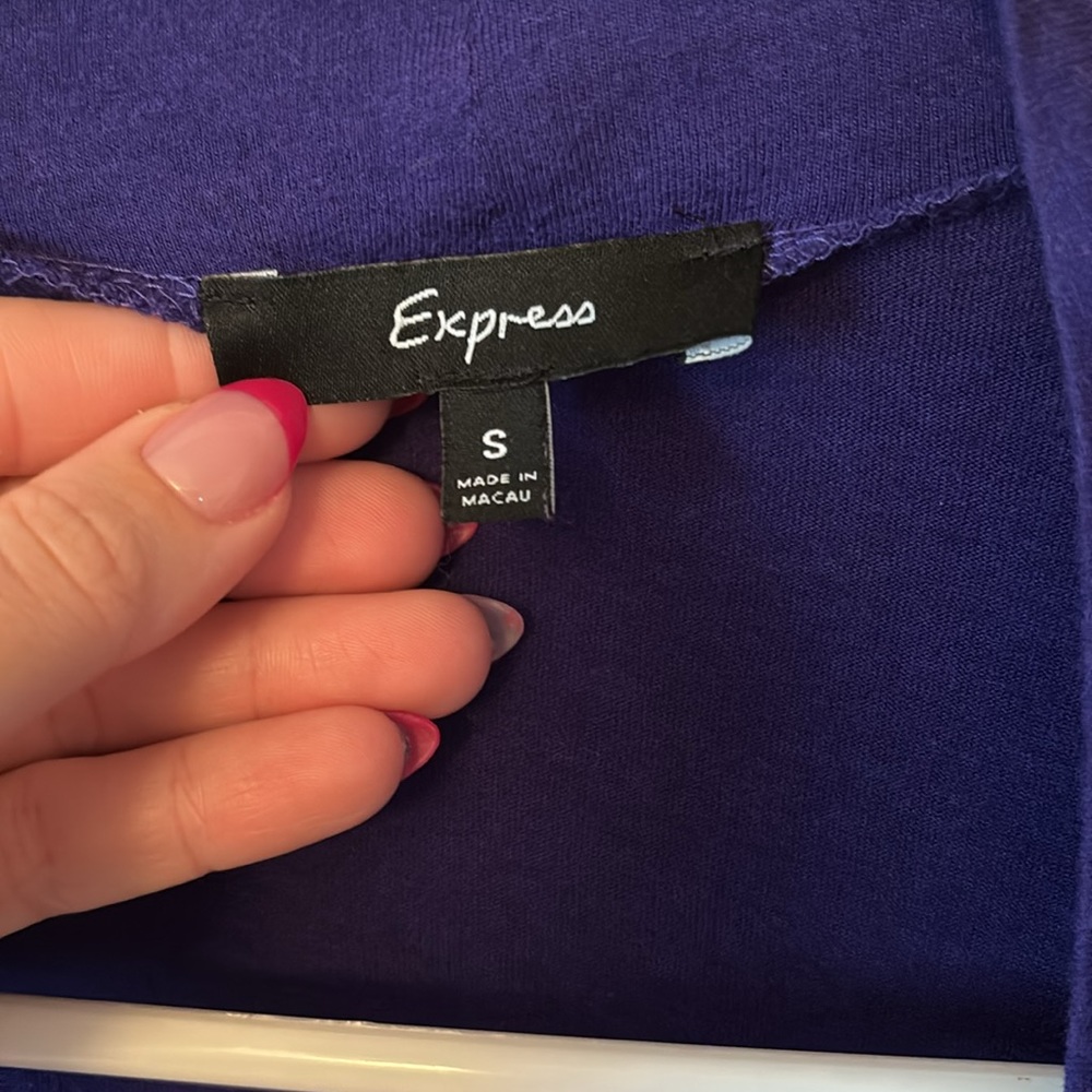Express Sweater - Picture 3 of 3